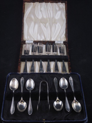 A set of 6 silver coffee spoons Sheffield 1926 together with a  pair of sugar tongs, 2 ozs, cased and a set of 6 silver plated  pastry forks