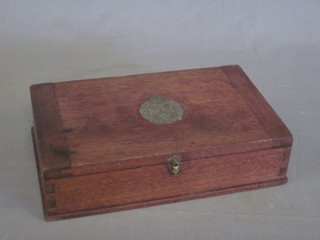 A wooden cigarette box the lid with transfer decoration Rifle Brigade cap badge 9"