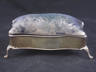 An Edwardian silver trinket box of serpentine outline with hinged  lid, raised on cabriole supports 6", marks rubbed