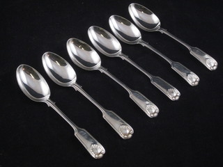 A set of 6 Victorian fiddle thread and shell pattern teaspoons, London 1896, 5 ozs
