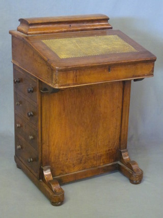 A Victorian walnut Davenport desk with raised stationery box to the back, the writing slope inset a leather writing surface, the  pedestal fitted 4 long drawers 21"