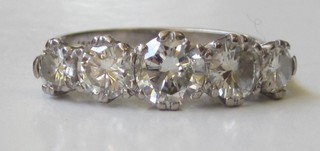 An 18ct white gold dress ring set 5 diamonds