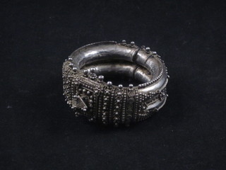 A white metal shackle bracelet