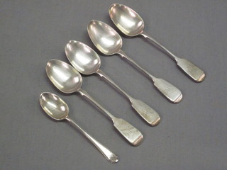 4 Victorian silver fiddle pattern teaspoons and 1 other, 3 ozs