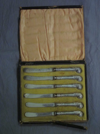 A cased set of 6 silver handled tea knives with pistol grips