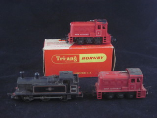 A Triang Hornby R253 dock shunter, boxed, 1 other and a tank  engine