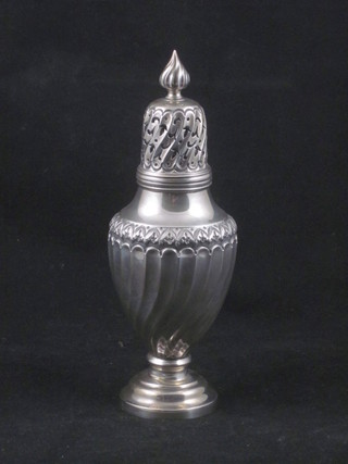 An Edwardian Georgian style silver pepperette, London 1906, 4  ozs  ILLUSTRATED