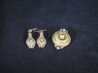 A Victorian circular gilt metal brooch and a pair of matching earrings