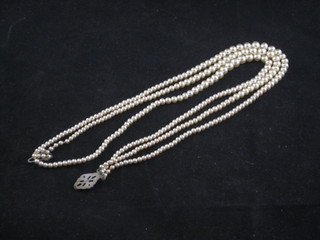 A rope of simulated pearls