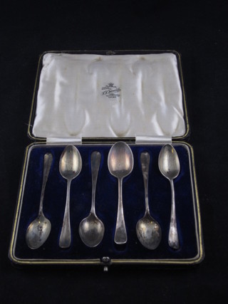 A set of 6 silver Old English and Rat Tail pattern coffee spoons, Birmingham 1939, 2 ozs, cased