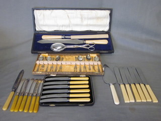 A set of 6 tea knives cased and a small quantity of flatware