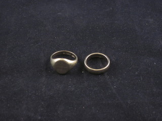 A 9ct gold wedding band and a gentleman's 9ct gold signet ring