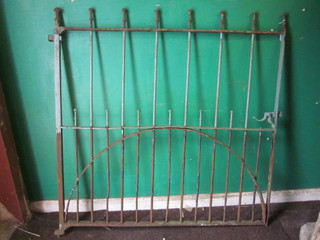 A Victorian railed iron garden gate 45 1/2"