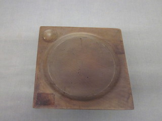 A square elm plate 7"
