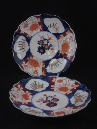 A pair of circular Japanese Imari porcelain plates with lobed bodies 8"