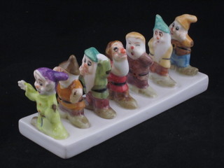 A 7 bar toast rack decorated The Seven Dwarfs