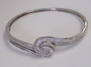 A 9ct white gold bracelet set diamonds