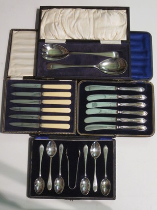 A pair of silver plated salad servers, 6 silver handled tea knives,  set of 6 tea knives and 6 silver plated teaspoons, all cased