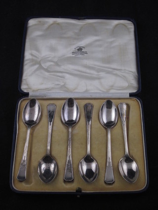 A set of 6 Art Deco silver coffee spoons, Sheffield 1933 by Mappin & Webb, 3 ozs