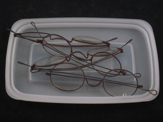 4 pairs of antique steel framed spectacles
