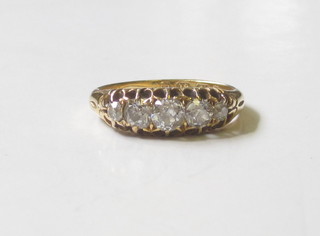 An 18ct yellow gold dress ring set 5 diamonds