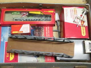 A Hornby Triang Blue Pullman train set with transformer etc contained in a fibre suitcase