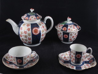 An 18th Century Worcester 15 piece tea set comprising circular teapot, finial f, lidded sucrier, 3 saucers, 5 circular cups, 3  coffee cans, similar circular shaped dish with blue fretted square  mark,  ILLUSTRATED