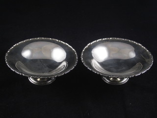 A pair of circular silver pedestal bowls Birmingham 1938, 5 1/2 ozs