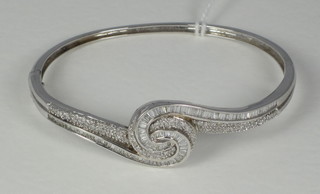 A 9ct white gold bracelet set diamonds