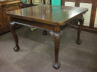 A Chippendale style mahogany drawleaf dining table, raised on cabriole supports 43"