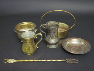 An Eastern copper tankard, an Eastern brass tankard, a toasting  fork and a small collection of metalware