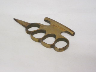 An antique brass knuckle duster 4"
