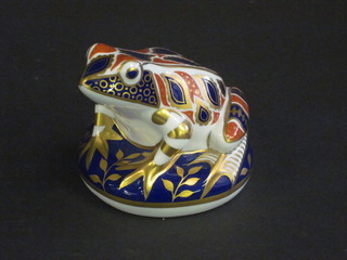 A Royal Crown Derby porcelain figure of a seated toad, base marked L, 3"