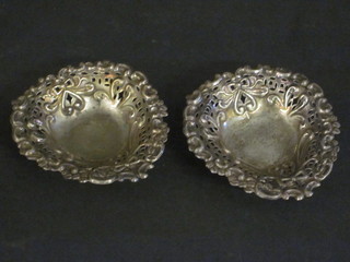 A pair of Victorian pierced silver dishes, raised on bun feet, Birmingham 1898 3 1/2 ozs