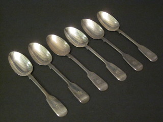 A set of 6 Victorian silver fiddle pattern teaspoons, London  1870, 4 1/2 ozs