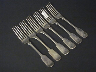 A harlequin set of 6 Victorian silver fiddle pattern pudding forks  a pair London 1854, 3 1859 and 1 1872, 9 ozs