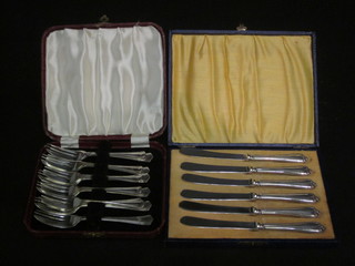 A set of 6 silver handled tea knives together with 2 sets of 6  silver plated pastry forks