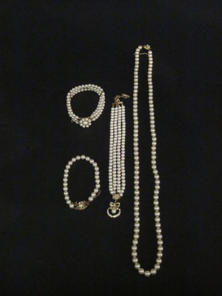 2 simulated pearl necklaces and 2 bracelets