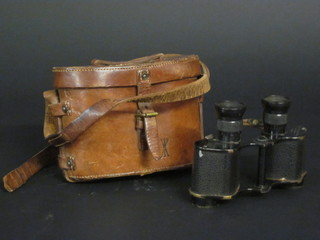 A pair of Kershaw field glasses dated 1918 complete with  carrying case