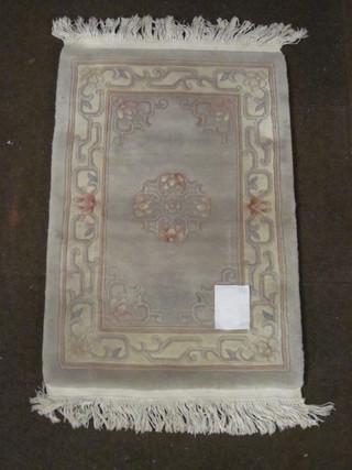 A cream and floral patterned Chinese rug 37" x 24 1/2"