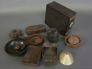 A Fafix projector contained in a brown Bakelite case and a collection of Bakelite items