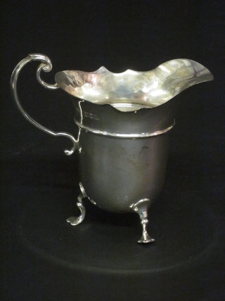 A Edwardian Georgian style silver cream jug, London 1903, 3  1/2 ozs