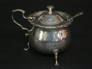 An Edwardian circular silver mustard pot raised on 3 hoof feet, London 1906 complete with blue glass liner and a Georgian silver  Old English pattern mustard spoon, 4 1/2 ozs ILLUSTRATED