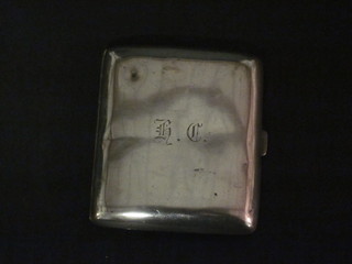 A silver cigarette case Chester 1916, 2 ozs