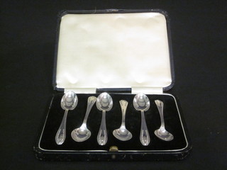 A set of 6 silver coffee spoons, Sheffield 1927, 2 ozs, cased