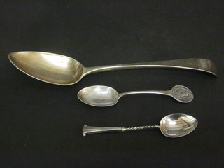 A George III silver Old English pattern table spoon, London  1792 together with 2 silver teaspoons, 3 ozs
