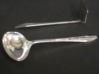 A childs silver spoon and pusher Sheffield 1939, cased