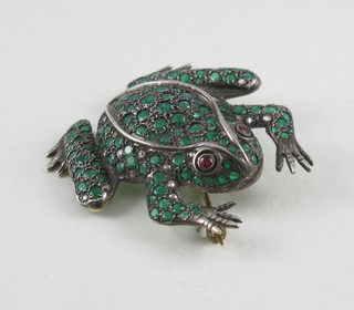 A gold brooch in the form of a frog set emeralds and rubies