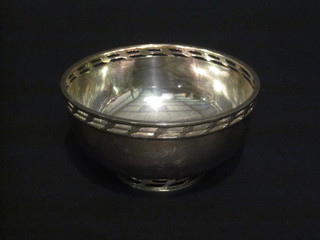 A circular silver bowl, Birmingham 1942, 5 1/2 ozs