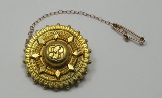 A circular Victorian gilt metal brooch